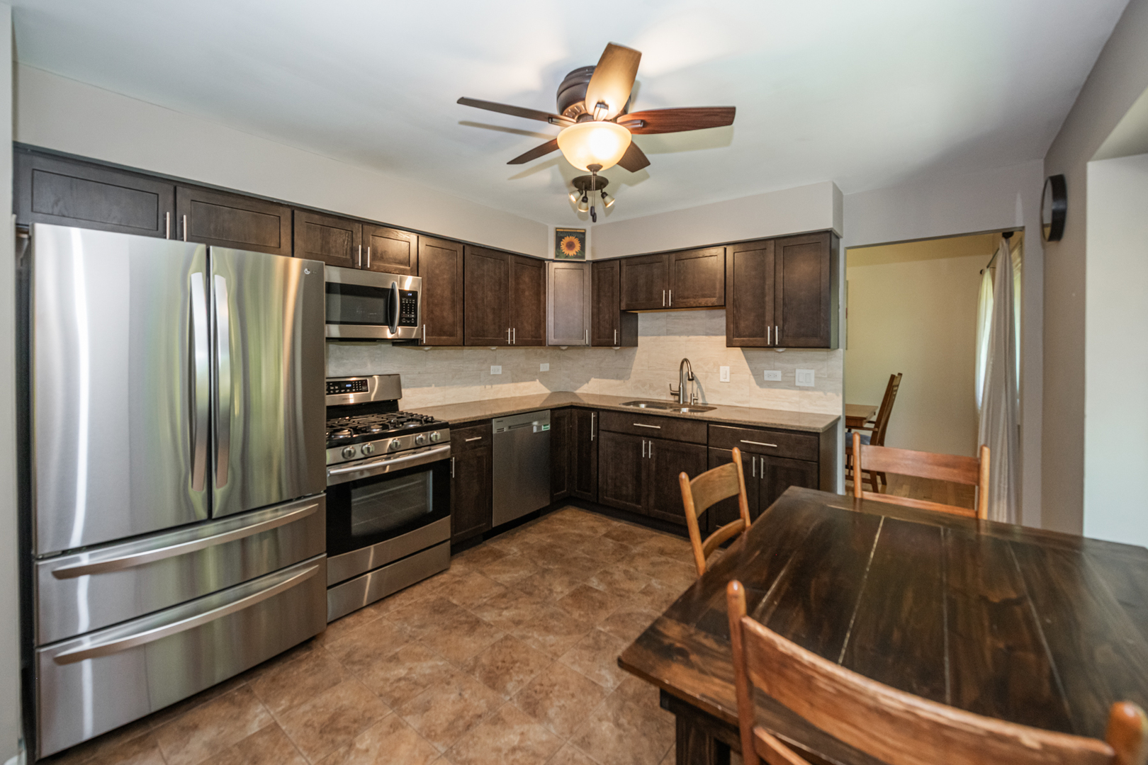 220 North Haddon Place Addison, IL 60101 - Photo 16 of 62 Gallery Image 16