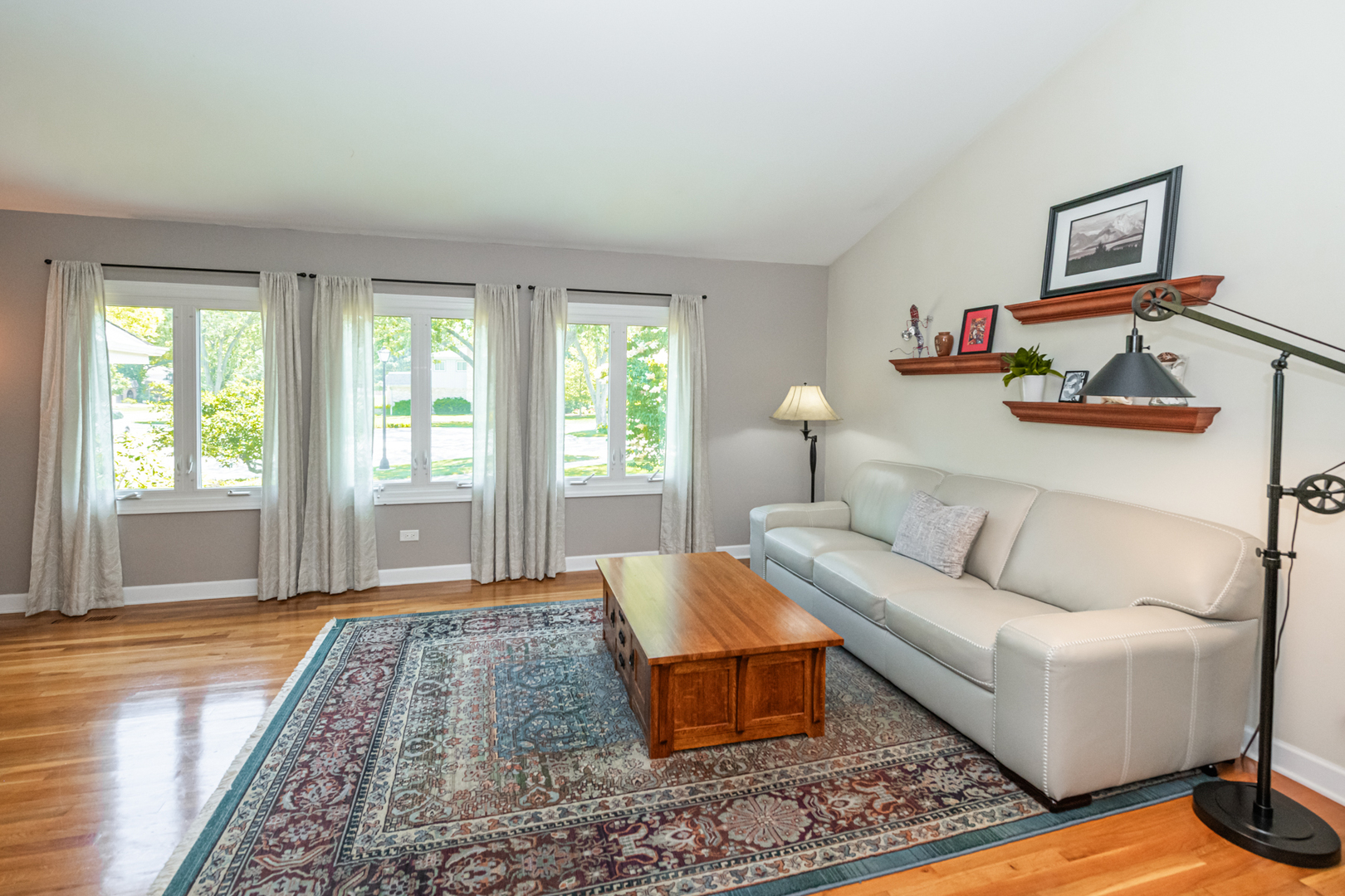 220 North Haddon Place Addison, IL 60101 - Photo 10 of 62 Gallery Image 10
