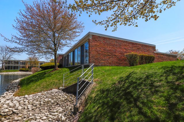 1748 Seton Road Northbrook, IL 60062 - Photo 3 of 36