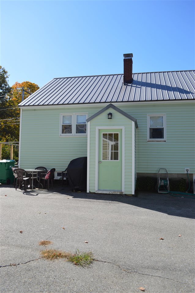 44 Chamberlain Street Rochester, NH 03867 - Photo 4 of 29