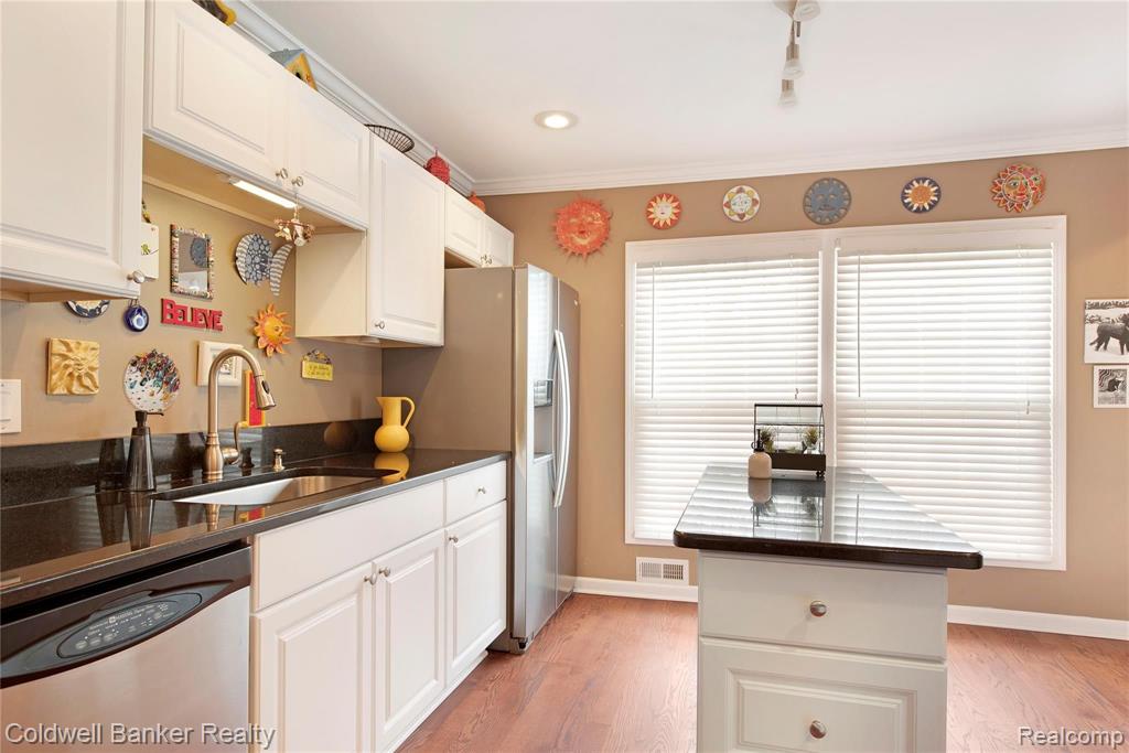 1314 Brook Lane Rochester Hills, MI 48306 - Photo 5 of 32