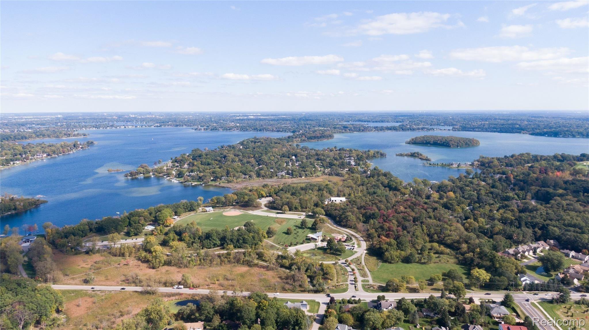 1828 Cass Lake Front Road Keego Harbor, MI 48320 - Photo 34 of 51 A1lQ41wA.jpg
