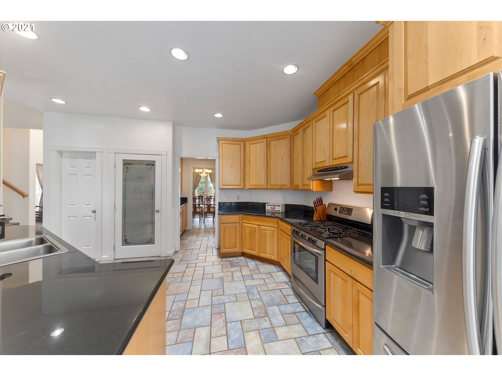 20925 South Ridge Road Oregon City, OR 97045 - Photo 12 of 32 a kitchen with stainless steel appliances granite countertop a refrigerator a stove and a sink