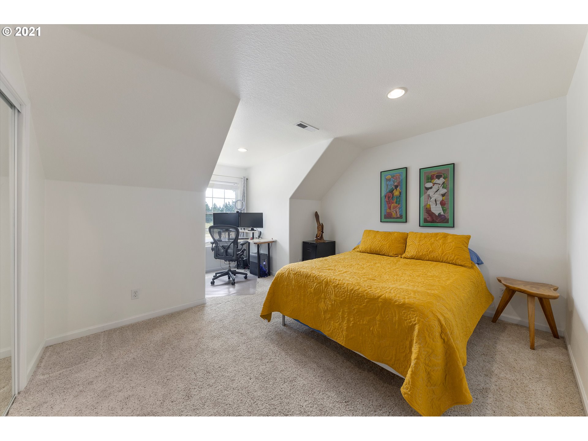 20925 South Ridge Road Oregon City, OR 97045 - Photo 23 of 32 a bed room with a bed and a chair