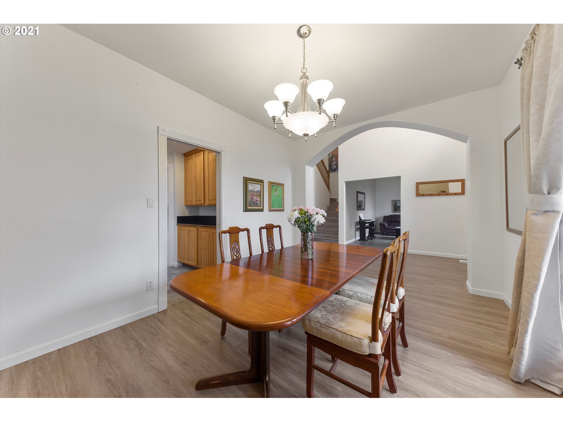 20925 South Ridge Road Oregon City, OR 97045 - Photo 4 of 32 a view of a dining room with furniture and wooden floor