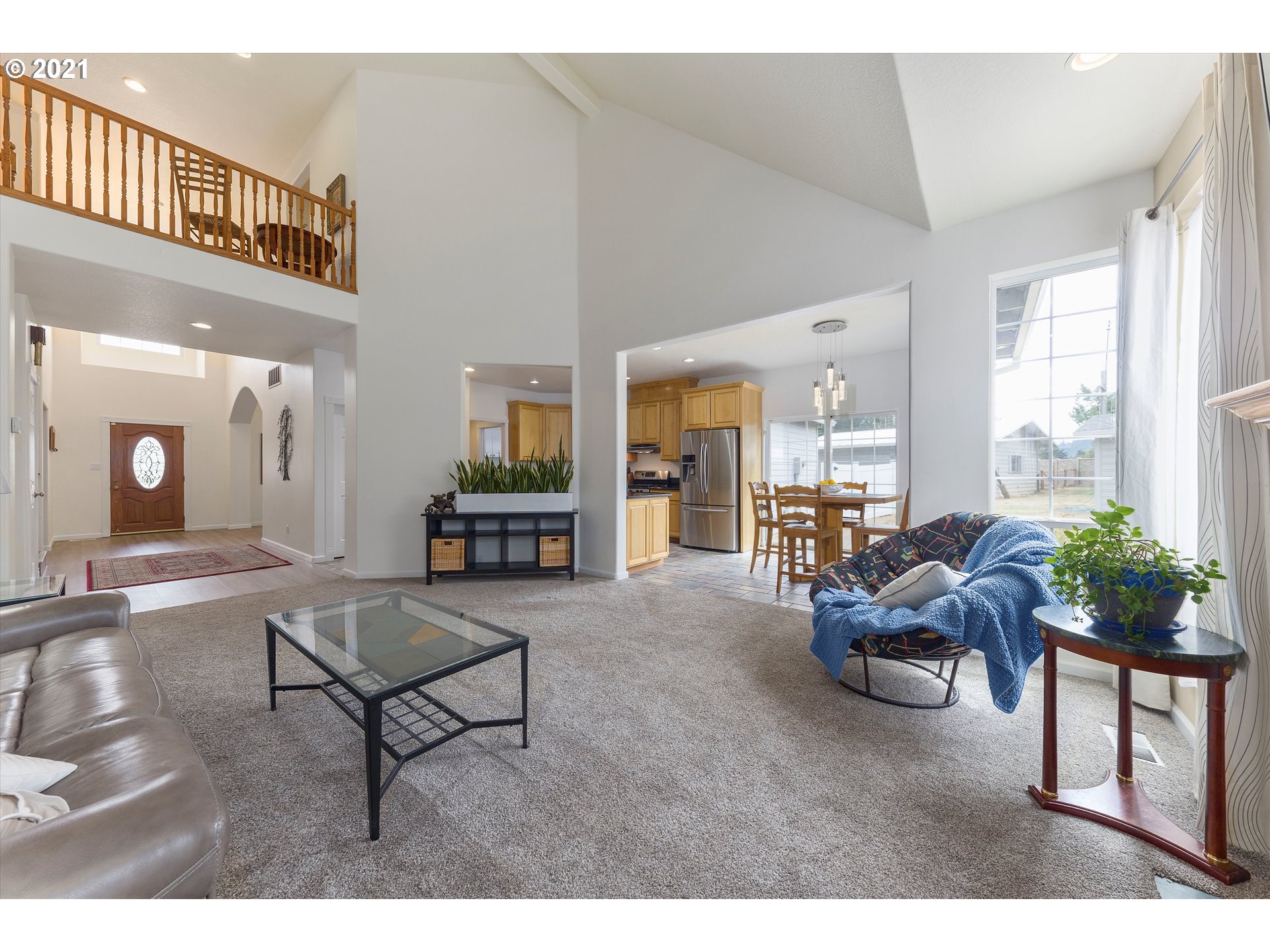 20925 South Ridge Road Oregon City, OR 97045 - Photo 7 of 32 a living room with furniture and wooden floor