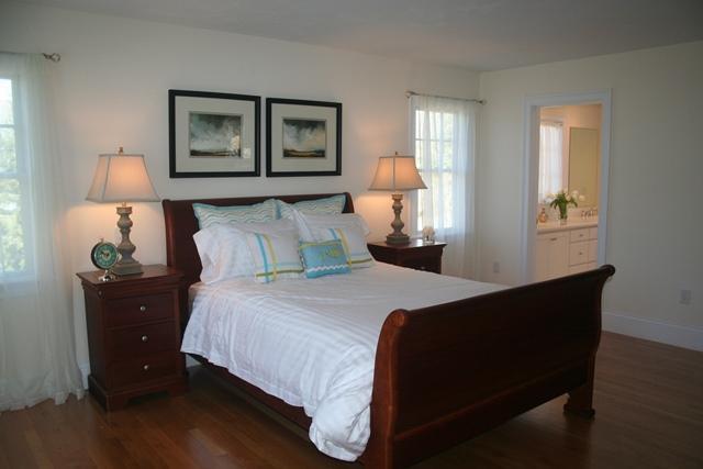 14 Bailey's Path Chatham, MA 02633 - Photo 12 of 20 a bedroom with a bed and a lamp