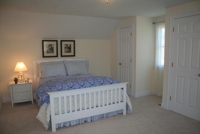 14 Bailey's Path Chatham, MA 02633 - Photo 13 of 20 a bedroom with a bed and a lamp
