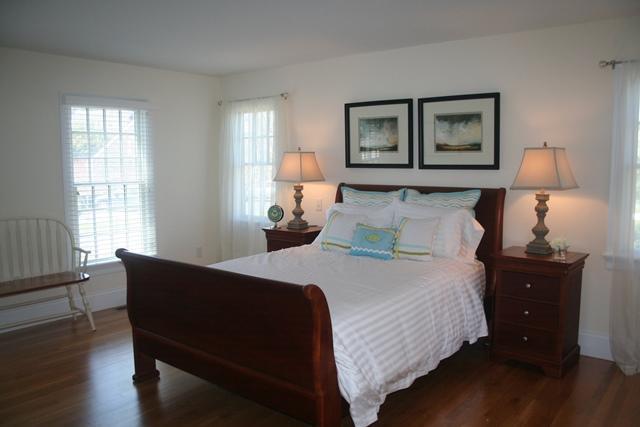 14 Bailey's Path Chatham, MA 02633 - Photo 10 of 20 a bedroom with a bed and a lamp on table