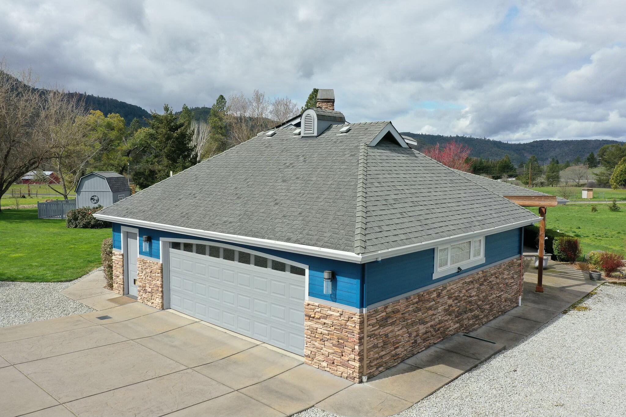 7059 Old Stage Road Central Point, OR 97502 - Photo 11 of 54 tempImageD4wqNQ