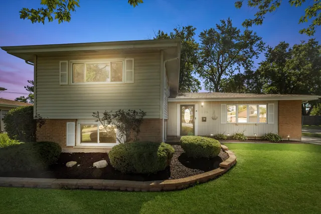 $274,900 | 325 Indiana Street, Park Forest, IL 60466