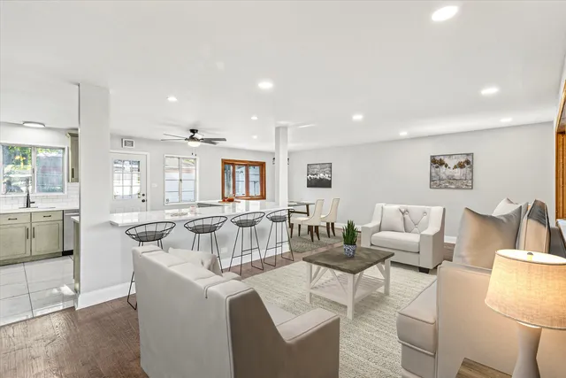 $274,900 | 325 Indiana Street, Park Forest, IL 60466