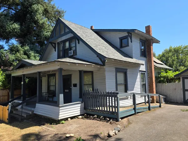 $299,500 | 214 Stark Street, Medford, OR 97504