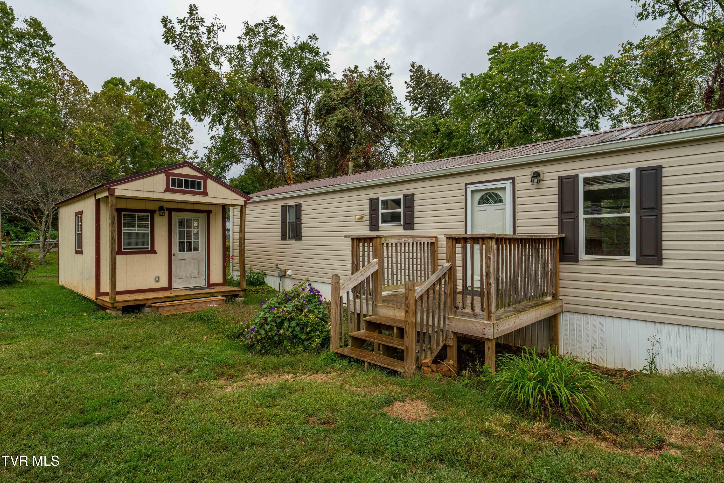 140 Peters Hollow Road Elizabethton, TN 37643 - Photo 2 of 34 140 Peters Hollow Road (8 of 43)