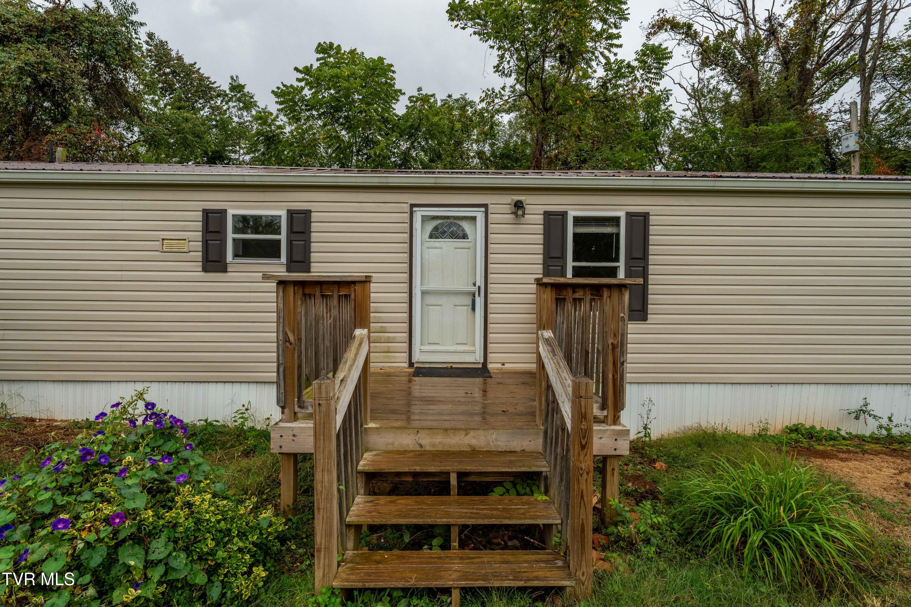 140 Peters Hollow Road Elizabethton, TN 37643 - Photo 3 of 34 140 Peters Hollow Road (9 of 43)