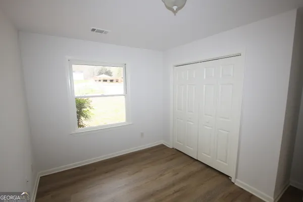 $229,900 | 302 Strawberry Lane Southeast, Lindale, GA 30147