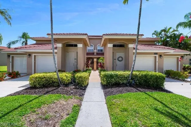 $449,900 | 6710 Huntington Lakes Circle, Unit 202, Naples, FL 34119