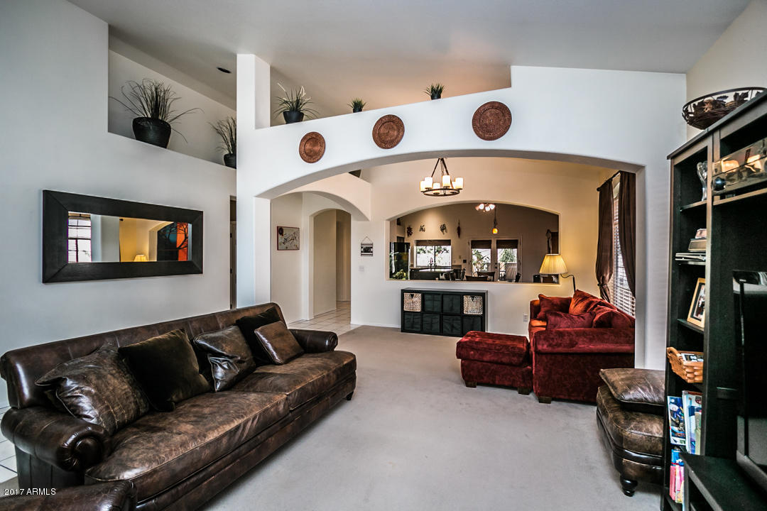 394 West El Freda Road Tempe, AZ 85284 - Photo 5 of 31 Living Room