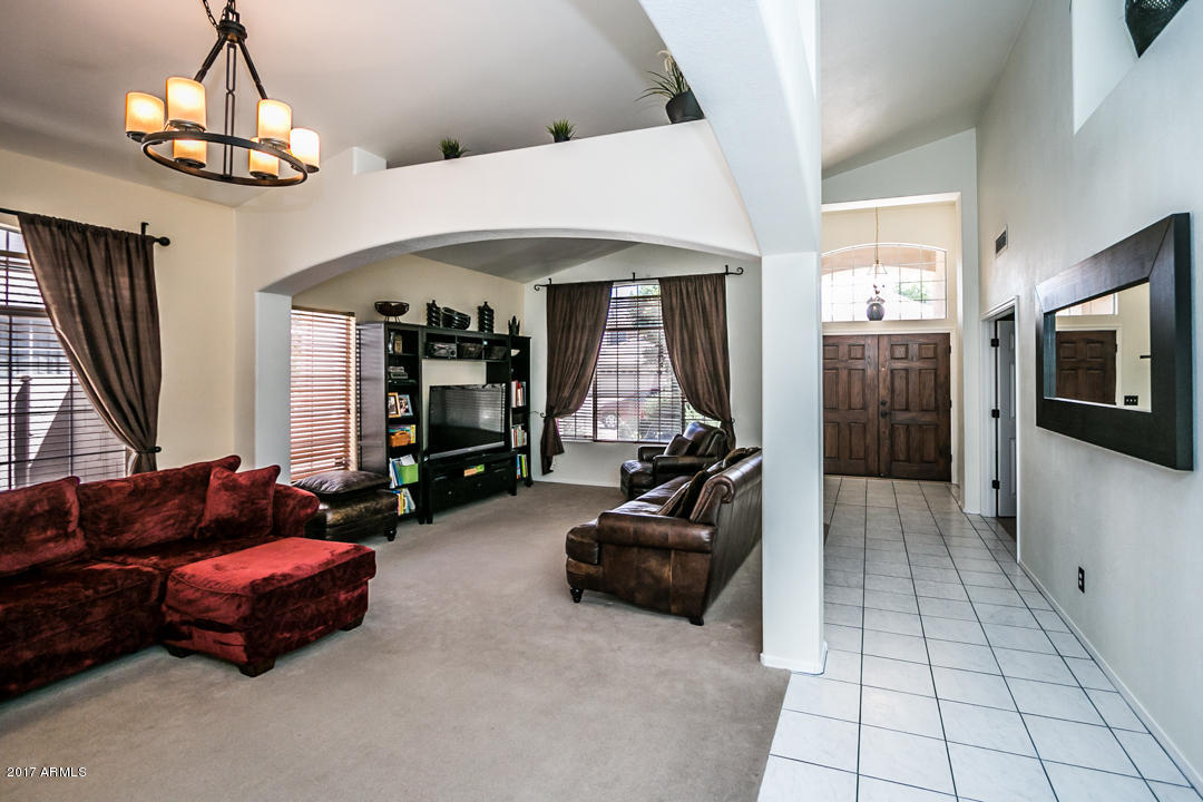 394 West El Freda Road Tempe, AZ 85284 - Photo 7 of 31 Living Area