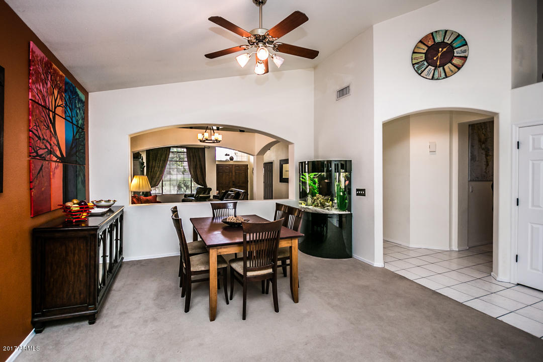 394 West El Freda Road Tempe, AZ 85284 - Photo 9 of 31 Family Room