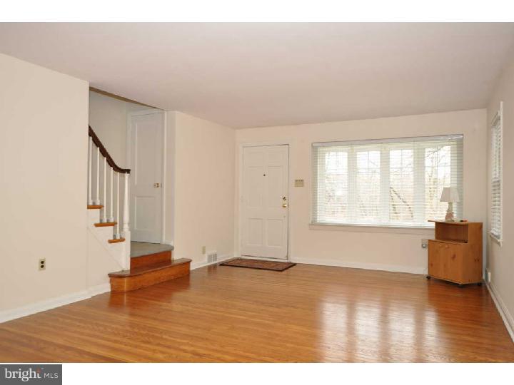 517 Glendale Road Havertown, PA 19083 - Photo 2 of 19 Living Room