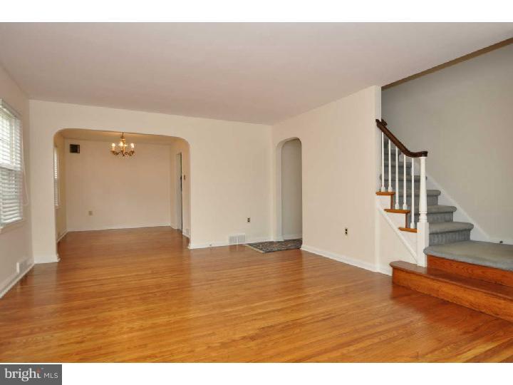 517 Glendale Road Havertown, PA 19083 - Photo 3 of 19 Living Room