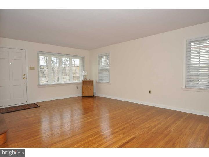 517 Glendale Road Havertown, PA 19083 - Photo 4 of 19 Living Room