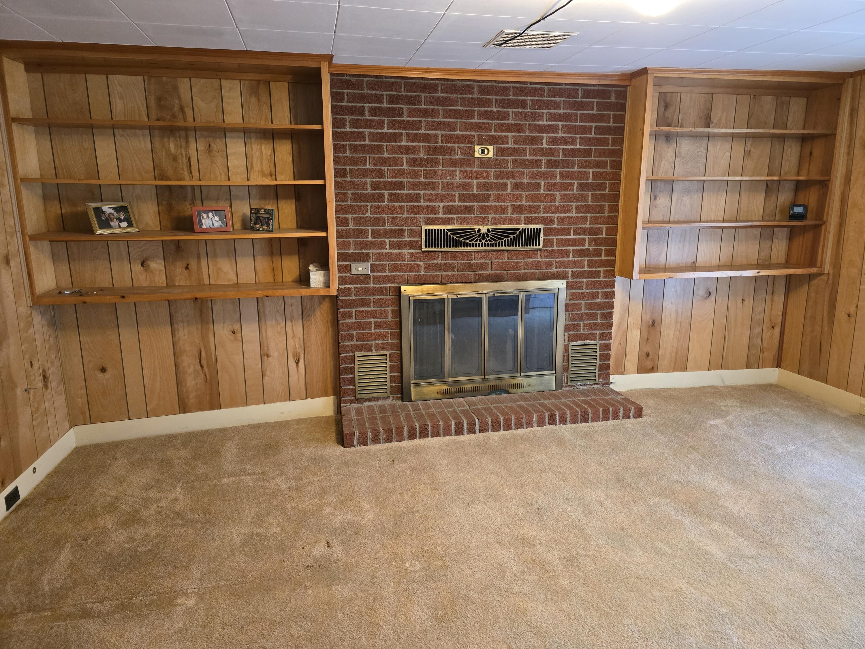301 Walnut Grove Road Narrows, VA 24124 - Photo 3 of 8 Living Room