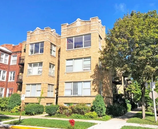 $1,795 | 7508 North Damen Avenue, Unit 3, Chicago, IL 60645