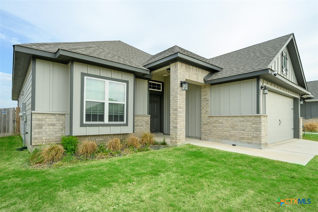 113 Lazy Lizzy Road Jarrell, TX 76537 - Photo 28 of 29 front view of a house with a yard