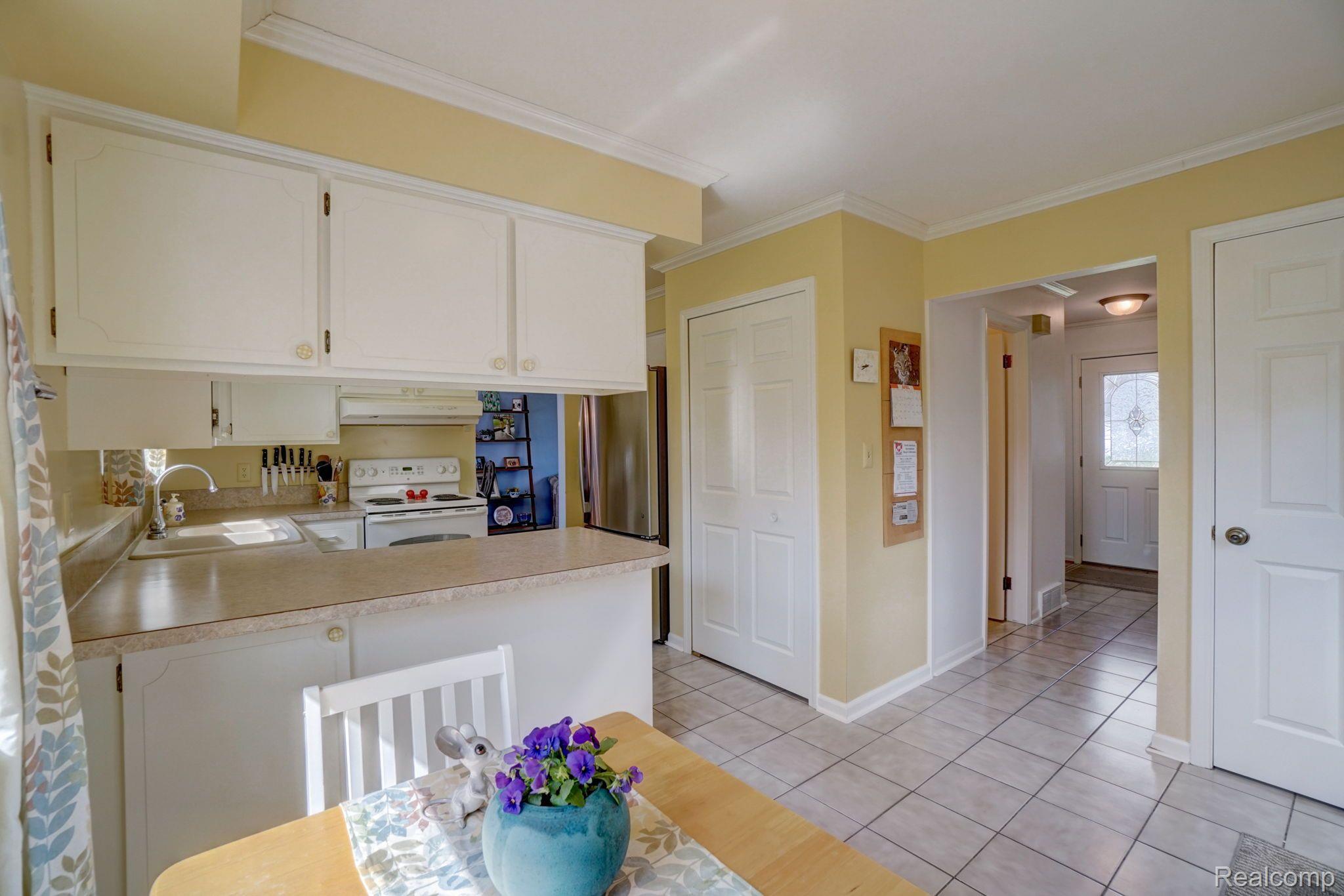 4530 Rohr Road Clarkston, MI 48348 - Photo 19 of 48 Pantry included