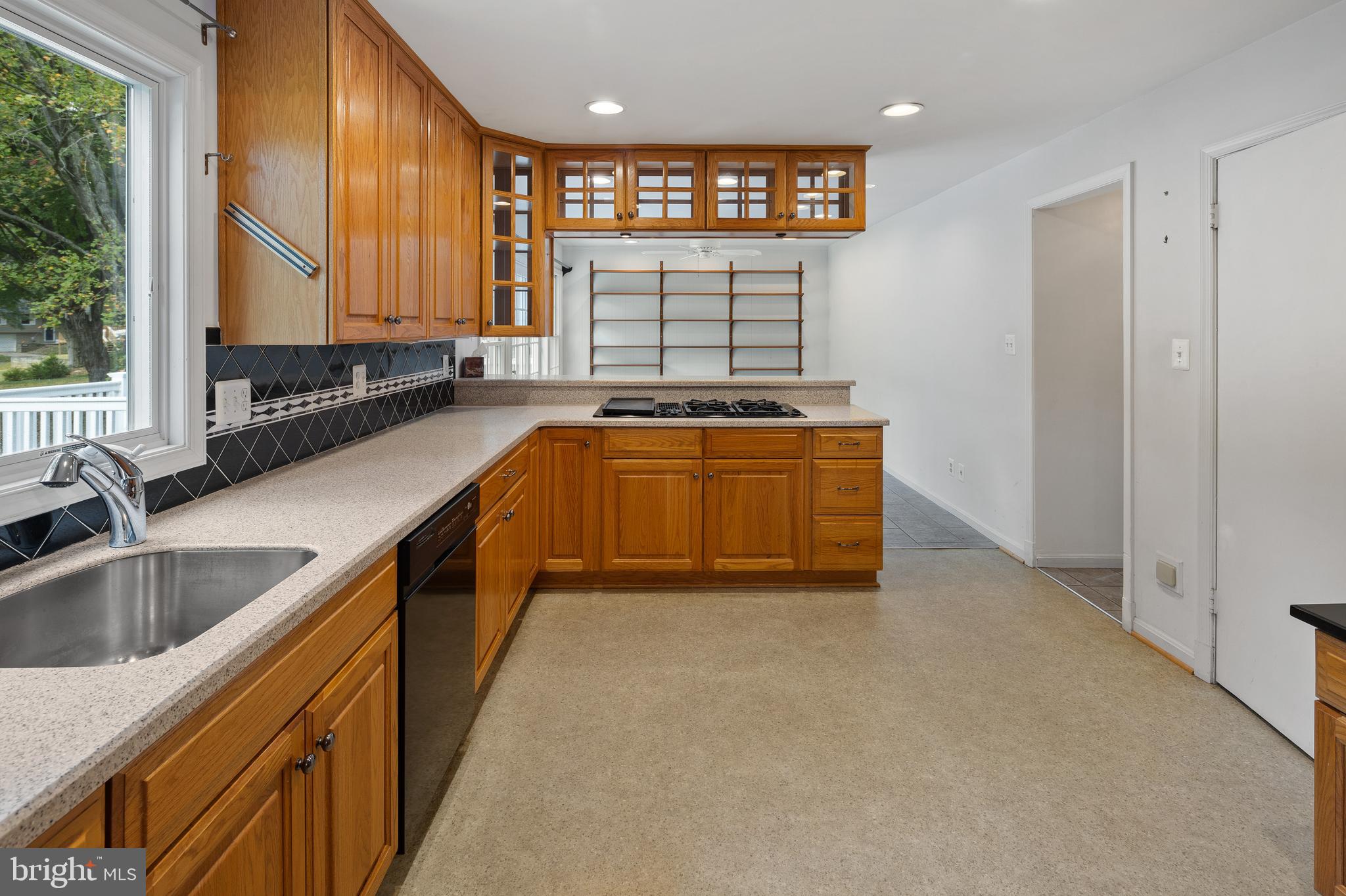 5014 Round Tower Place Columbia, MD 21044 - Photo 3 of 47 Large open kitchen