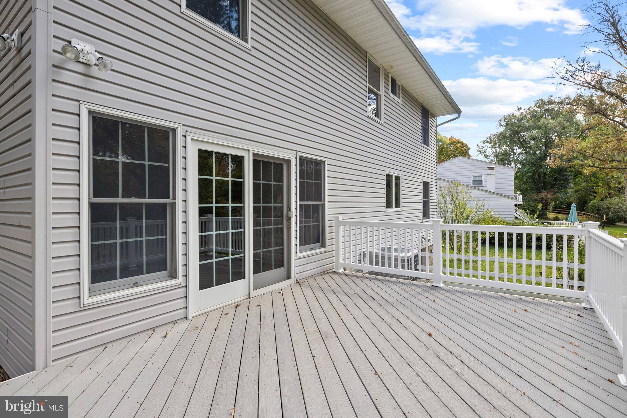 5014 Round Tower Place Columbia, MD 21044 - Photo 31 of 47 Sparkling deck