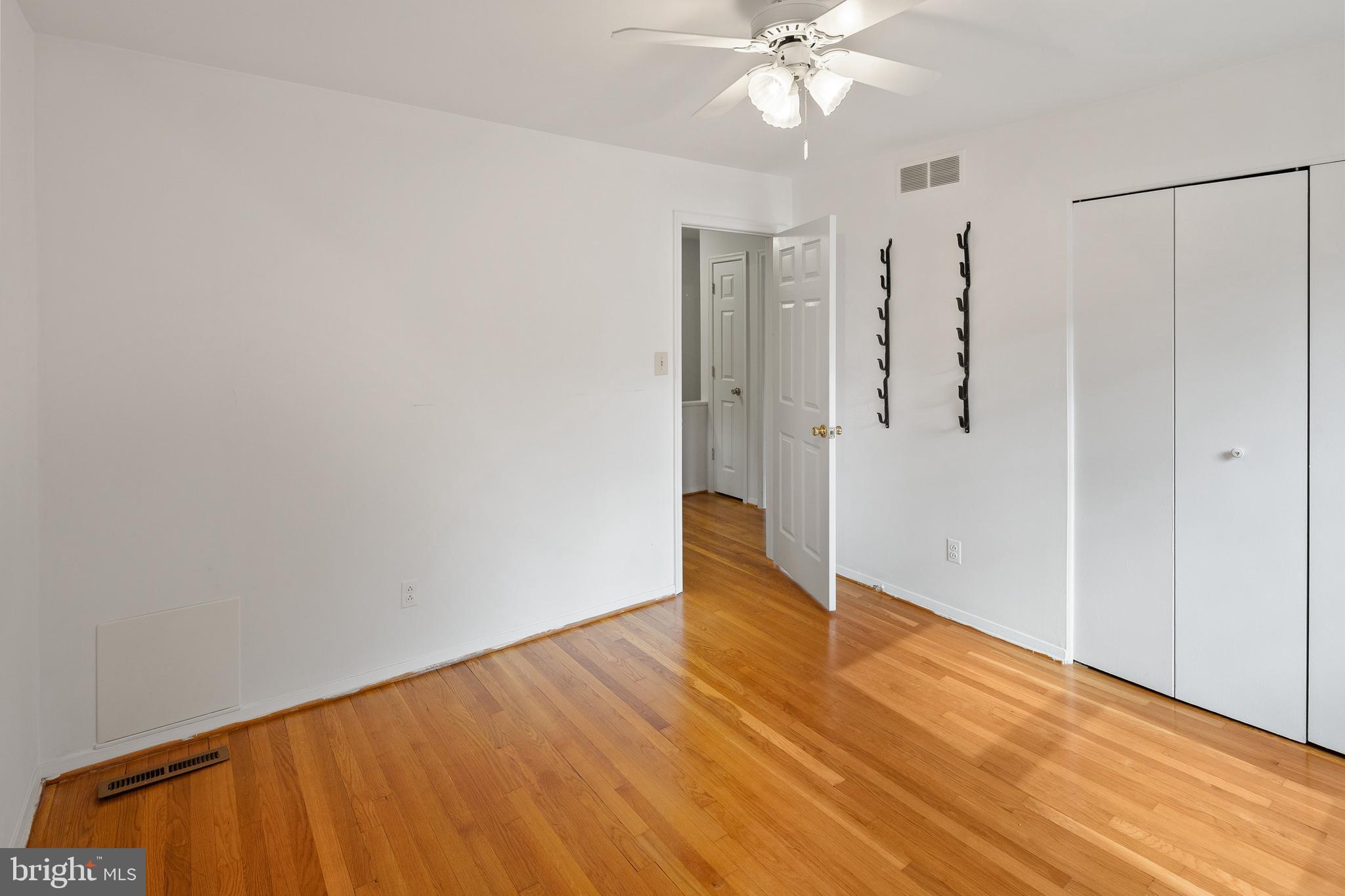 5014 Round Tower Place Columbia, MD 21044 - Photo 8 of 47 Neutral decor