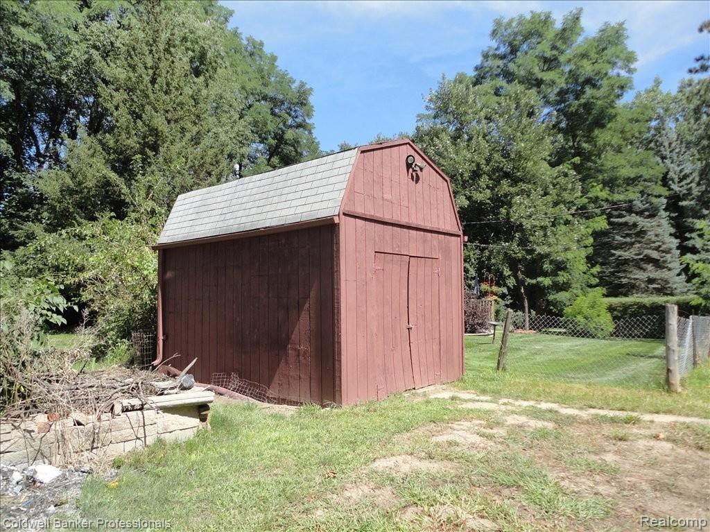 2195 Pleasant Ridge Howell, MI 48843 - Photo 5 of 25 SHED