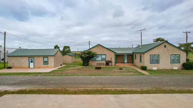 $260,000 | 561 Farm To Market Road 302, Springlake, TX 79082