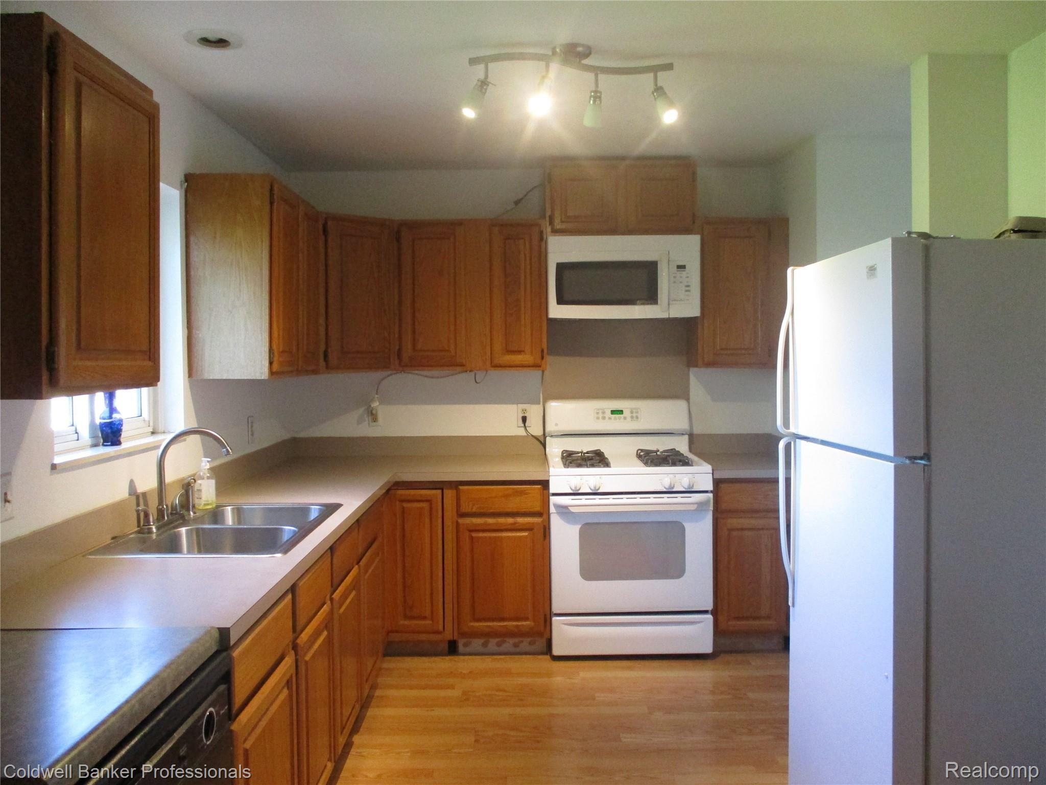 8818 Irish Road Millington, MI 48746 - Photo 4 of 27 Kitchen.JPG