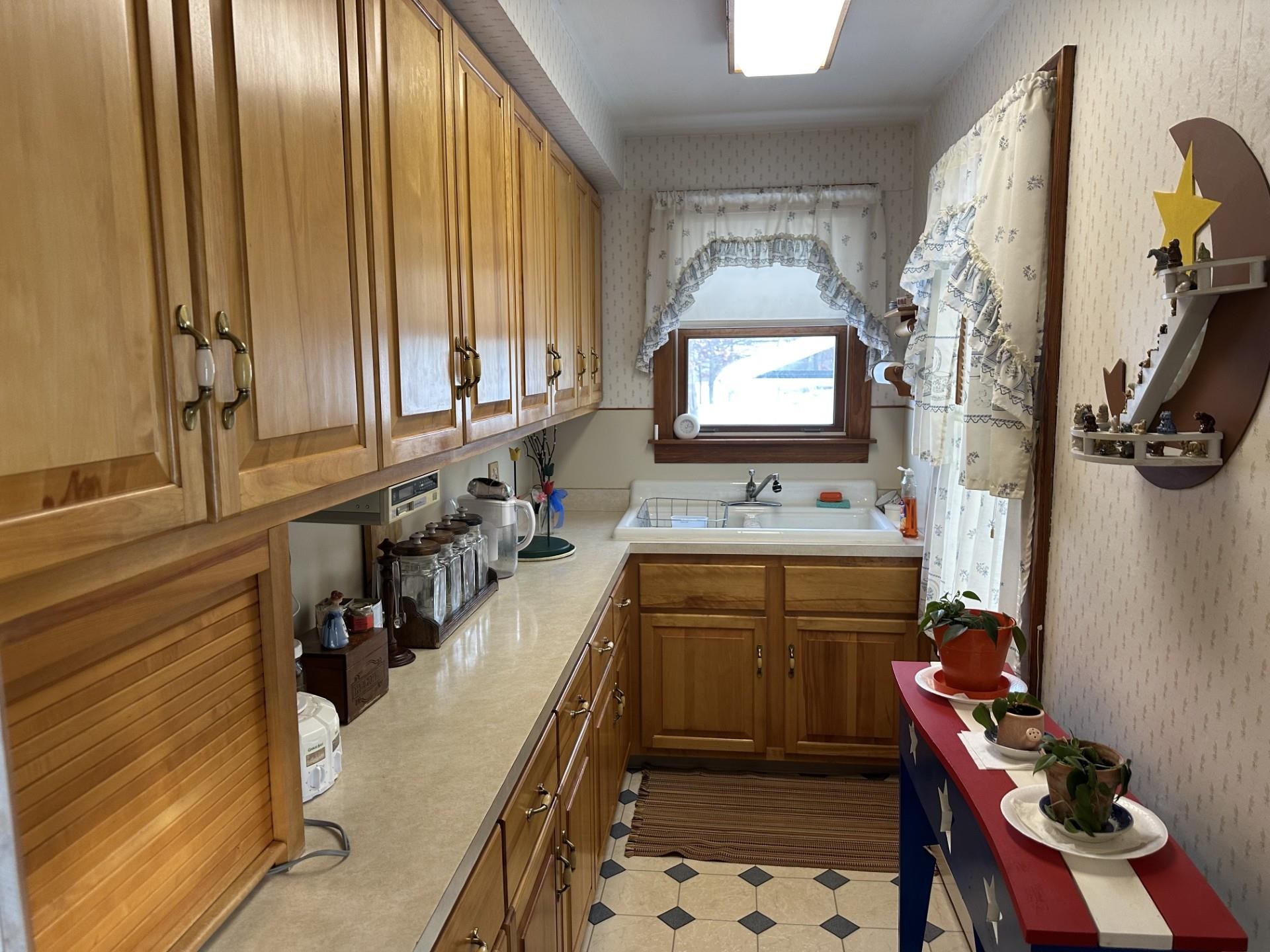 407 Coos Street Berlin, NH 03570 - Photo 5 of 36