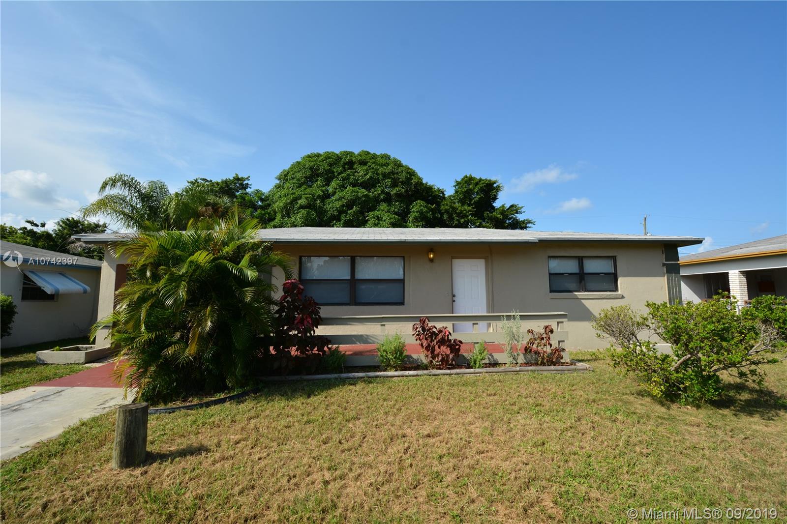 380 West 28th Street Riviera Beach, FL 33404 - Photo 1 of 39 Gallery Image 1