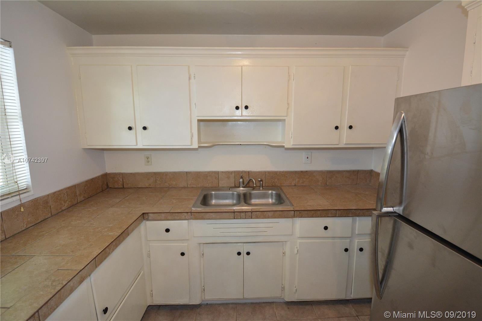 380 West 28th Street Riviera Beach, FL 33404 - Photo 11 of 39 Gallery Image 11