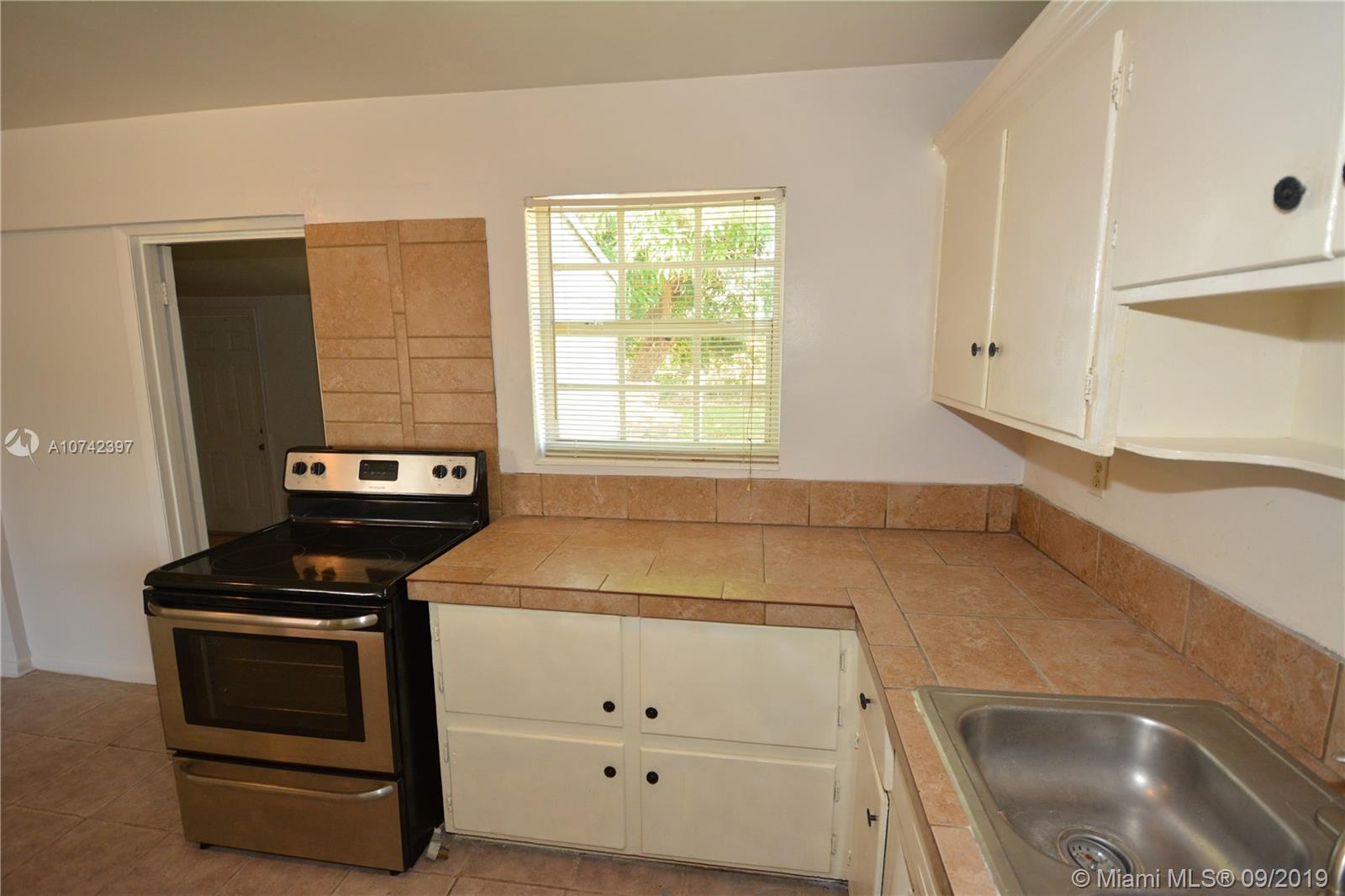 380 West 28th Street Riviera Beach, FL 33404 - Photo 12 of 39 Gallery Image 12