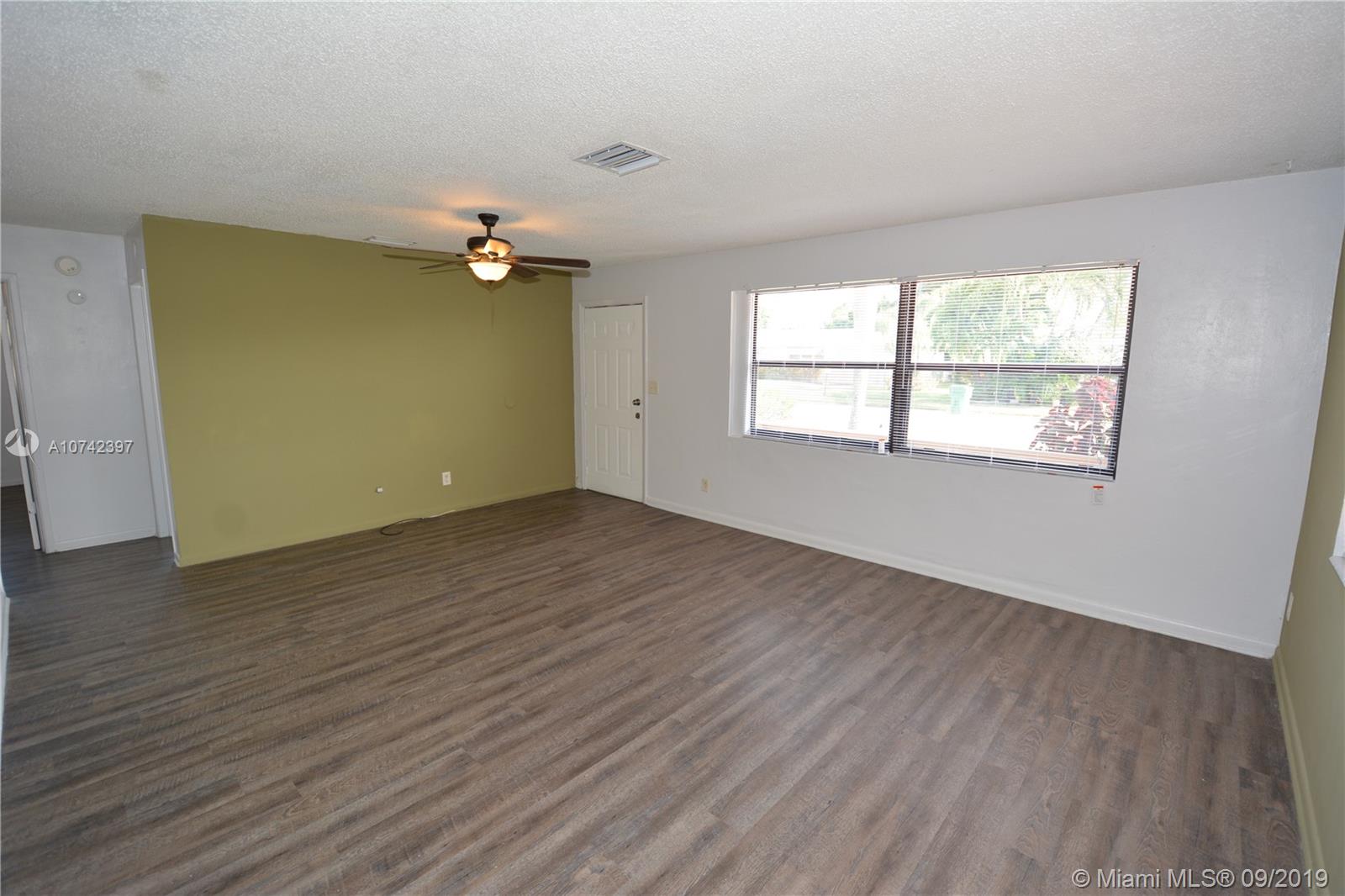 380 West 28th Street Riviera Beach, FL 33404 - Photo 4 of 39 Gallery Image 4
