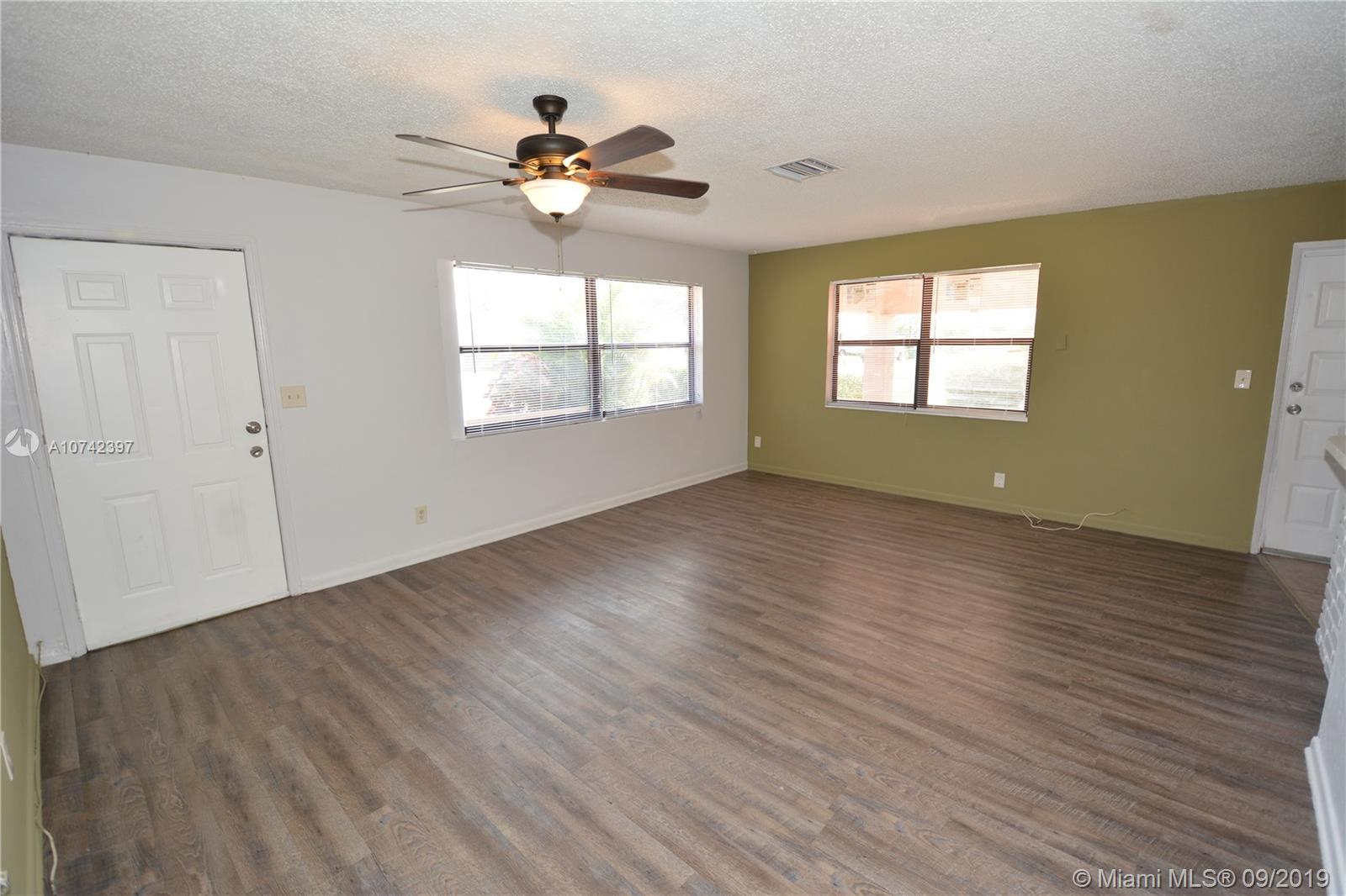 380 West 28th Street Riviera Beach, FL 33404 - Photo 5 of 39 Gallery Image 5