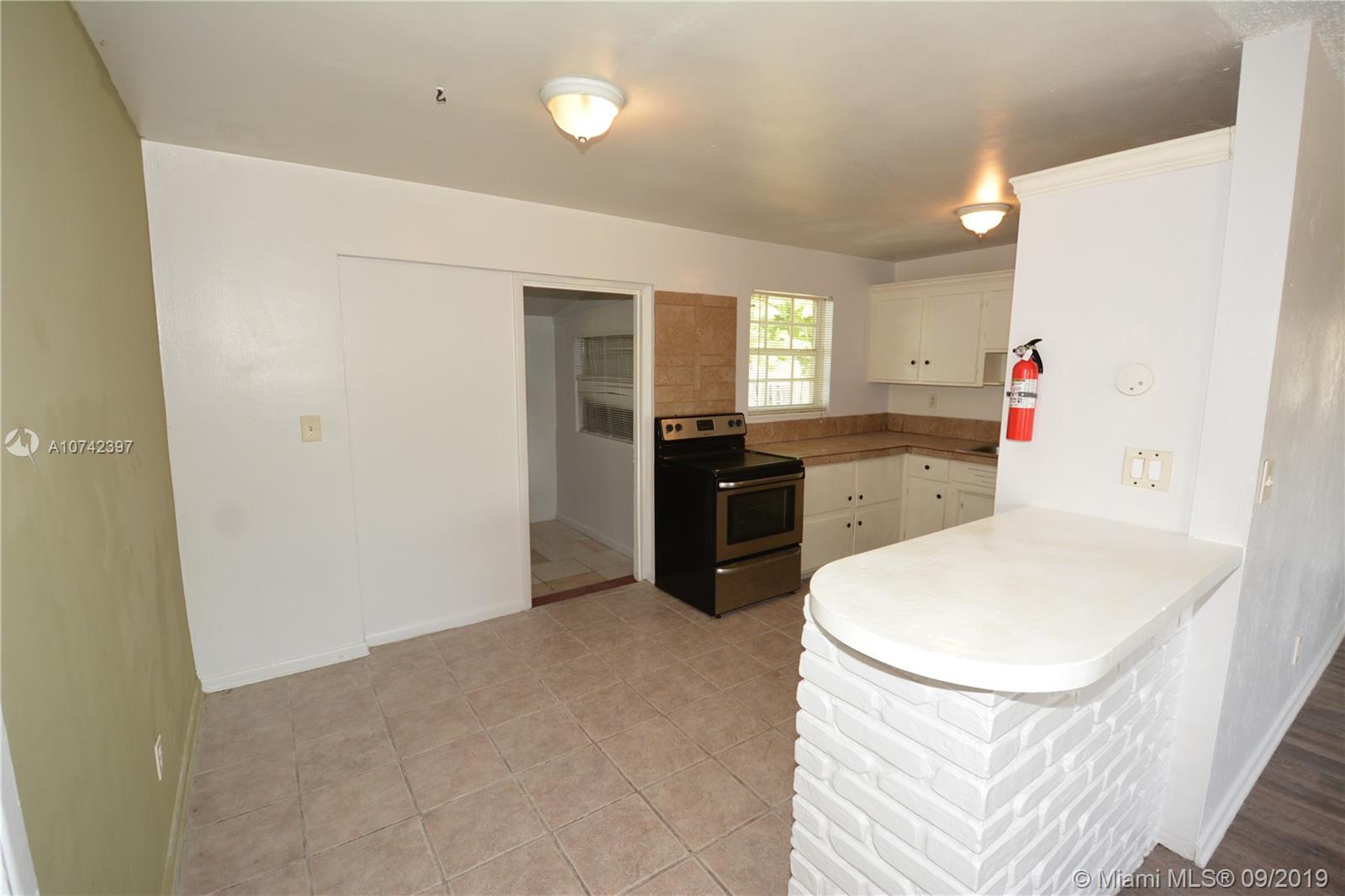 380 West 28th Street Riviera Beach, FL 33404 - Photo 6 of 39 Gallery Image 6