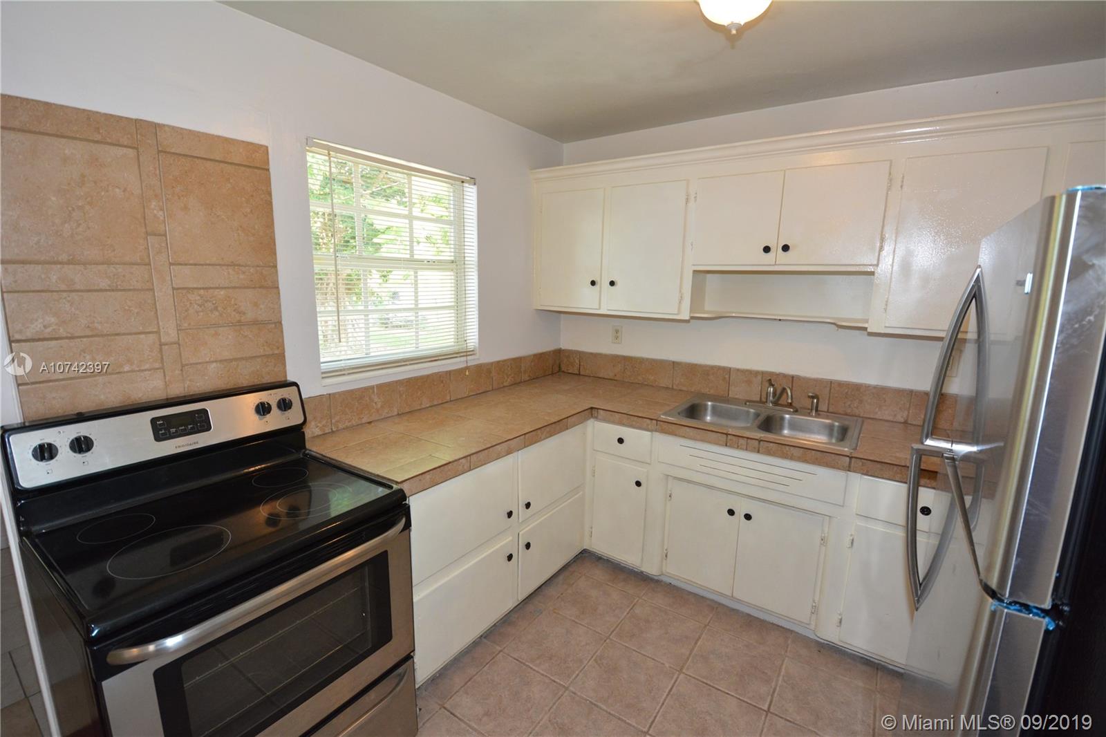 380 West 28th Street Riviera Beach, FL 33404 - Photo 9 of 39 Gallery Image 9