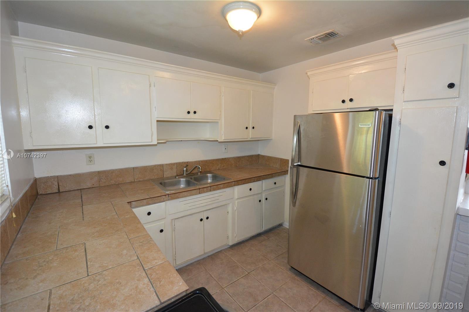 380 West 28th Street Riviera Beach, FL 33404 - Photo 10 of 39 Gallery Image 10