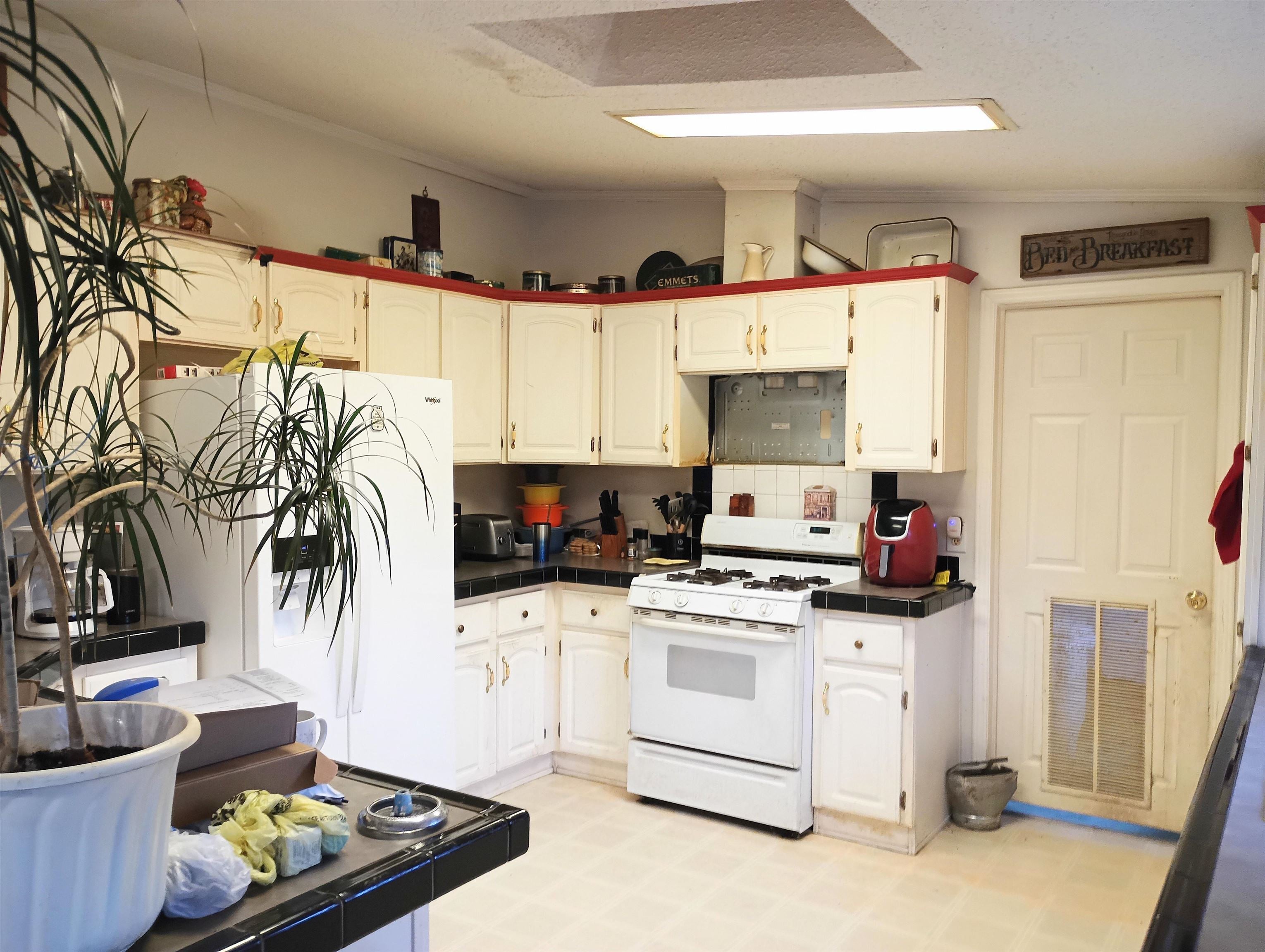 17538 Ridgeway Drive Thompsonville, MI 49683 - Photo 3 of 21 Gallery Image 3