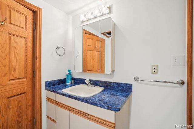 3641 Mann Road Clarkston, MI 48346 - Photo 35 of 63