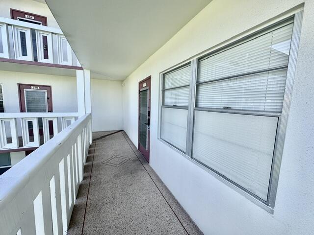 571 Fanshaw North Boca Raton, FL 33434 - Photo 2 of 26 Inside Corner