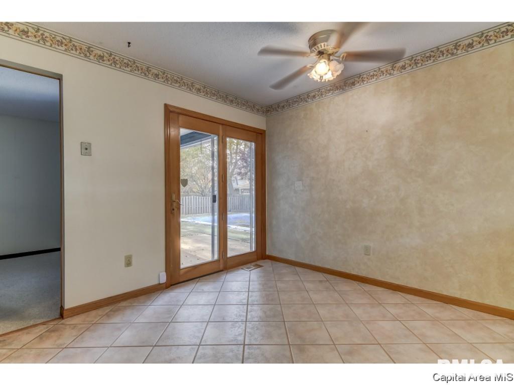 2495 Arrowhead Drive Springfield, IL 62702 - Photo 12 of 32